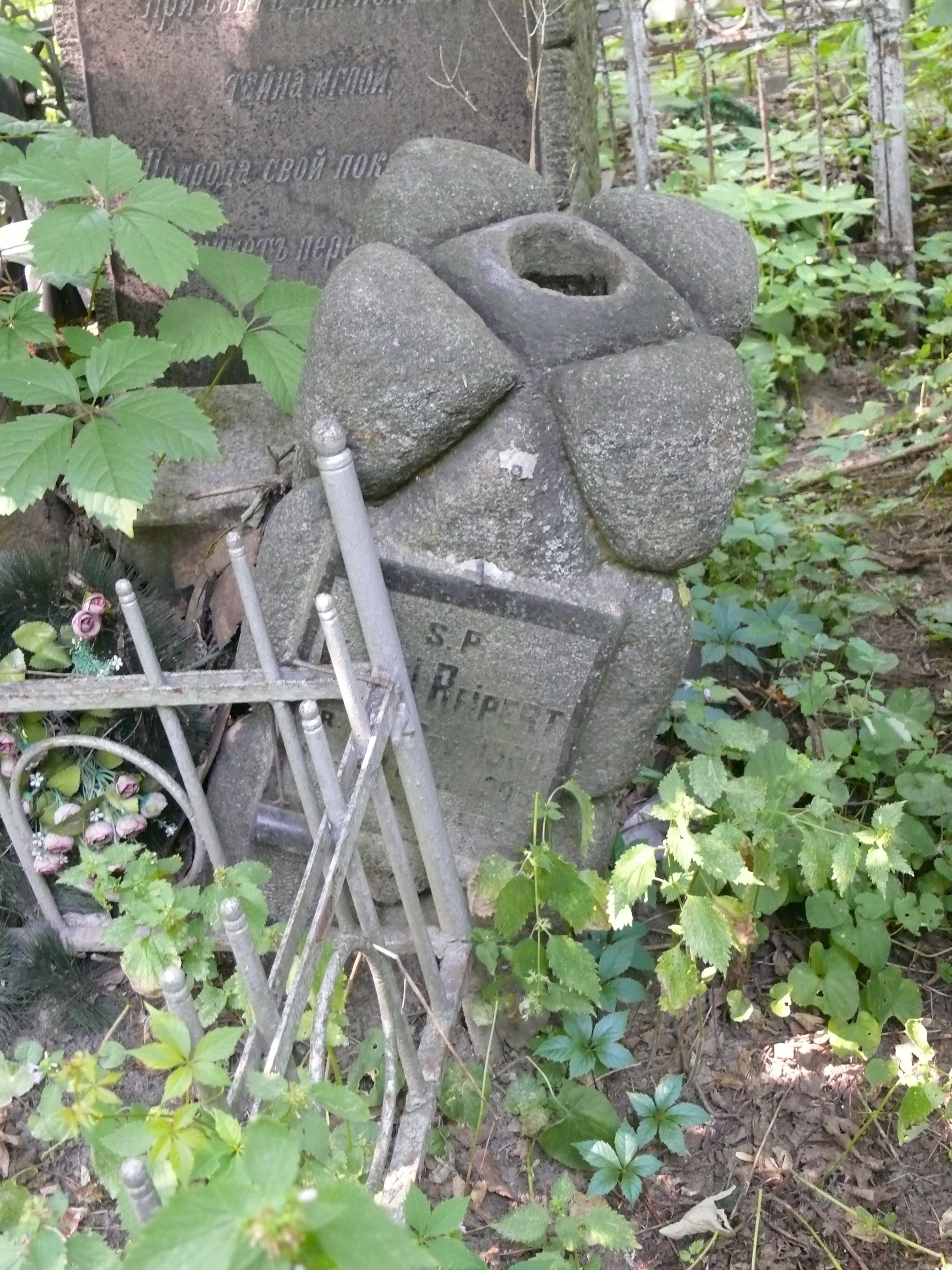Tombstone of Karl Reipert