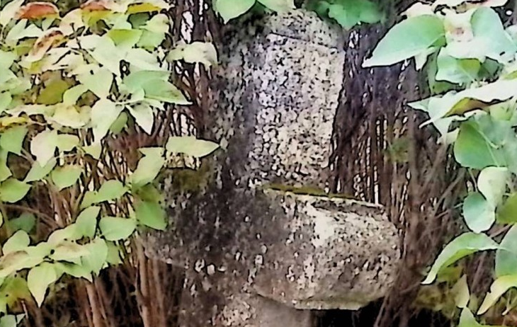 Photo montrant Tombstone of Anna and Francis N.N.