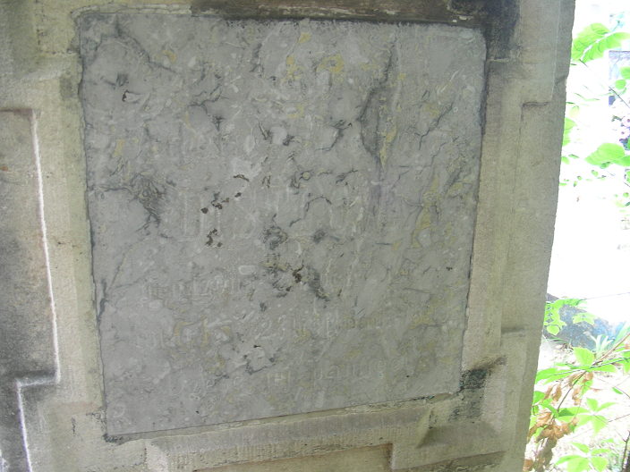 Nagrobek Adeli Distl, cmentarz w Zaleszczykach, stan z 2019 r.