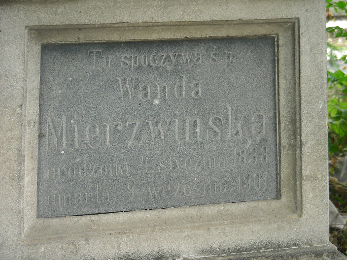 Tombstone of Wanda Mierzwińska, Zaleszczyki cemetery, as of 2019.