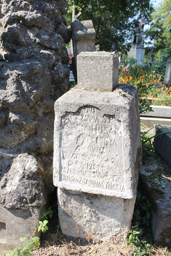 Nagrobek Marii Husak, cmentarz w Zaleszczykach, stan z 2019 r.