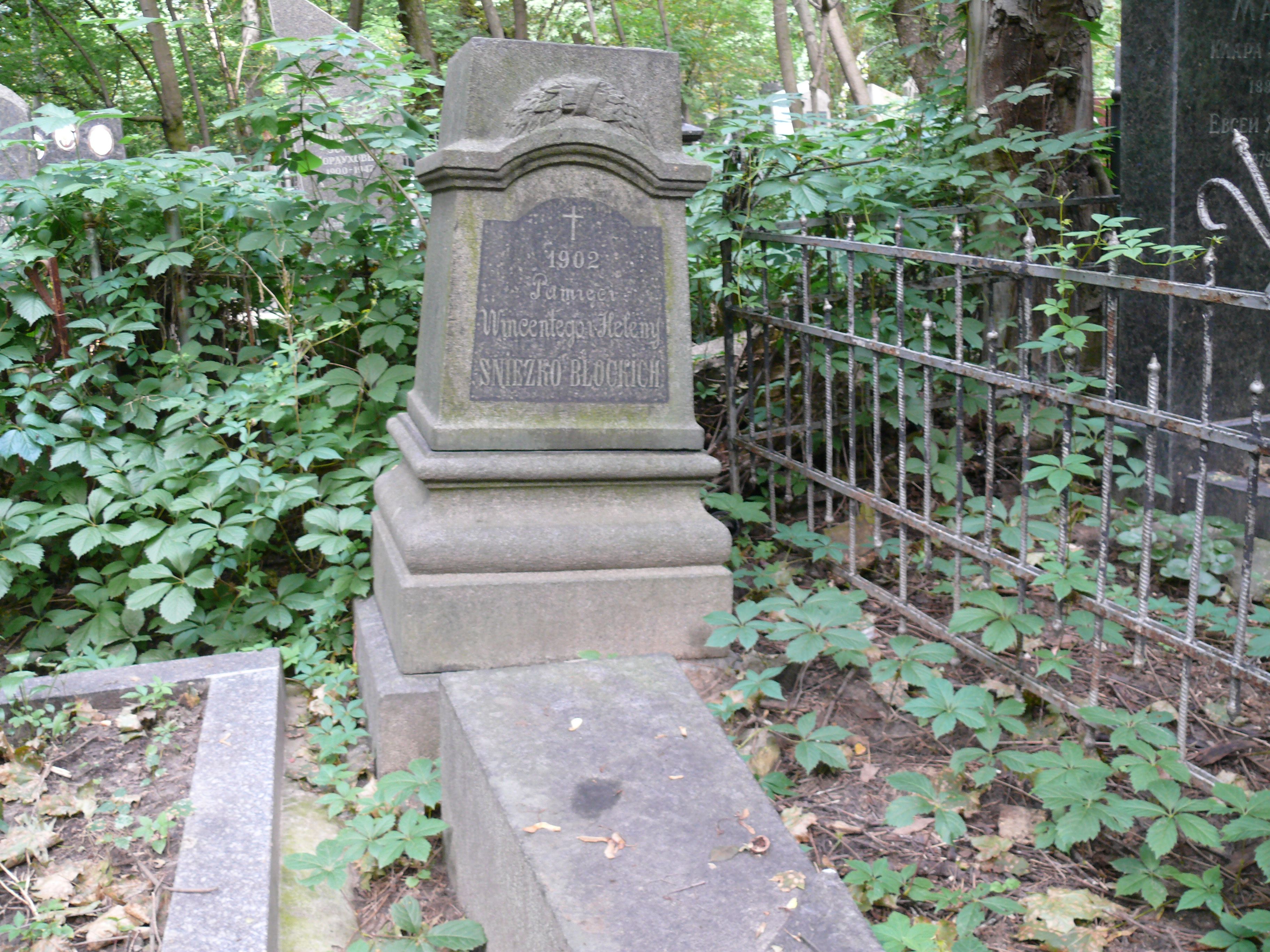 Tombstone of Vincent and Yelena Snezhko Blotsky, Baikal cemetery, Kyiv, 2021