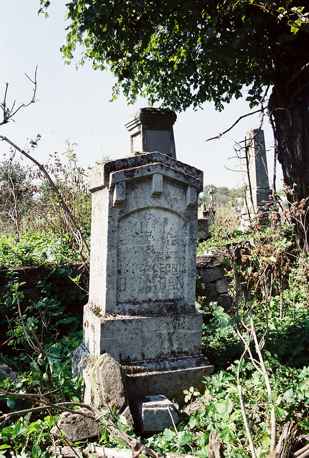 Tombstone of Milci Balaban, cemetery in Skala nad Zbruczem, as of 2004.