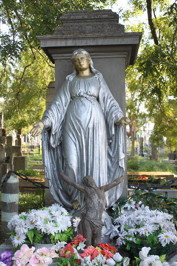 Tombstone of Isidor de Paul Pfau and Kazimiera Pfau, Zaleszczyki cemetery, as of 2019.
