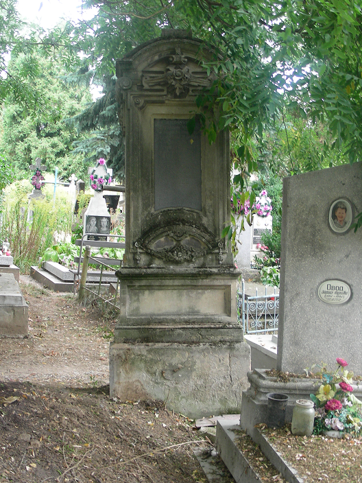 Tombstone of the Popiel family, Zaleszczyki cemetery, as of 2019.