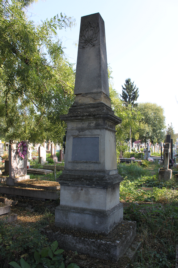 Nagrobek Romualda Mierzwińskiego, cmentarz w Zaleszczykach, stan z 2019 r.