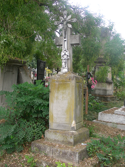 Tombstone of Rozalia Rokiewicz, Zaleszczyki cemetery, as of 2019.