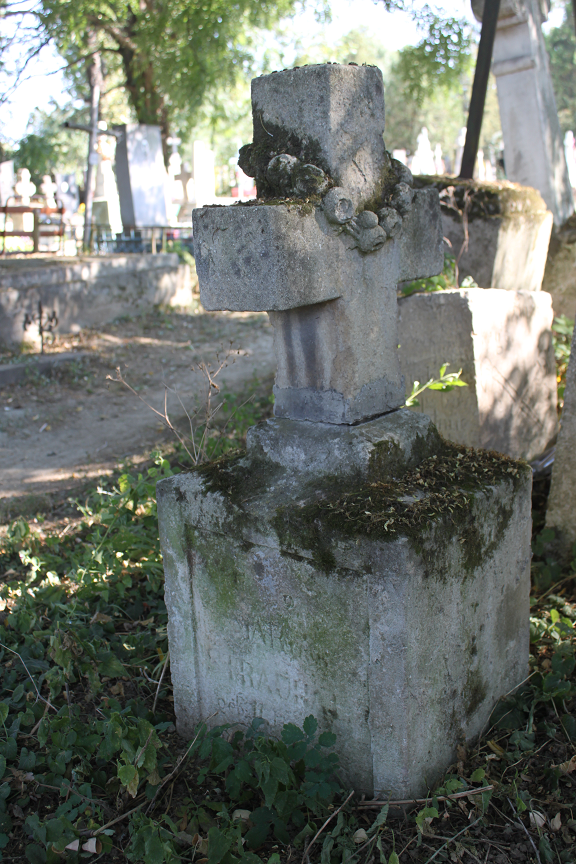 Nagrobek Marii Strauhal, cmentarz w Zaleszczykach, stan z 2019 r.