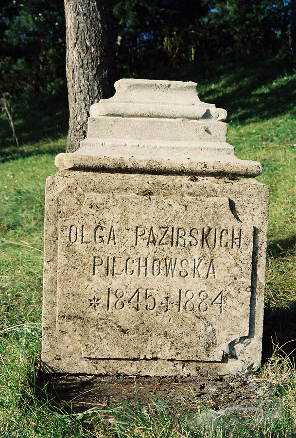 Pierre tombale d'Olga Piechowska, cimetière de Krzywchy, Ukraine