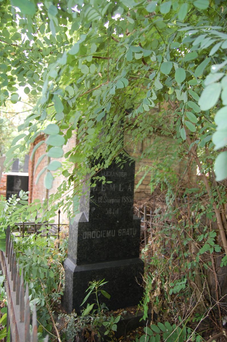 Tombstone of Alexander Zemlya, Bajkova cemetery in Kiev, as of 2021
