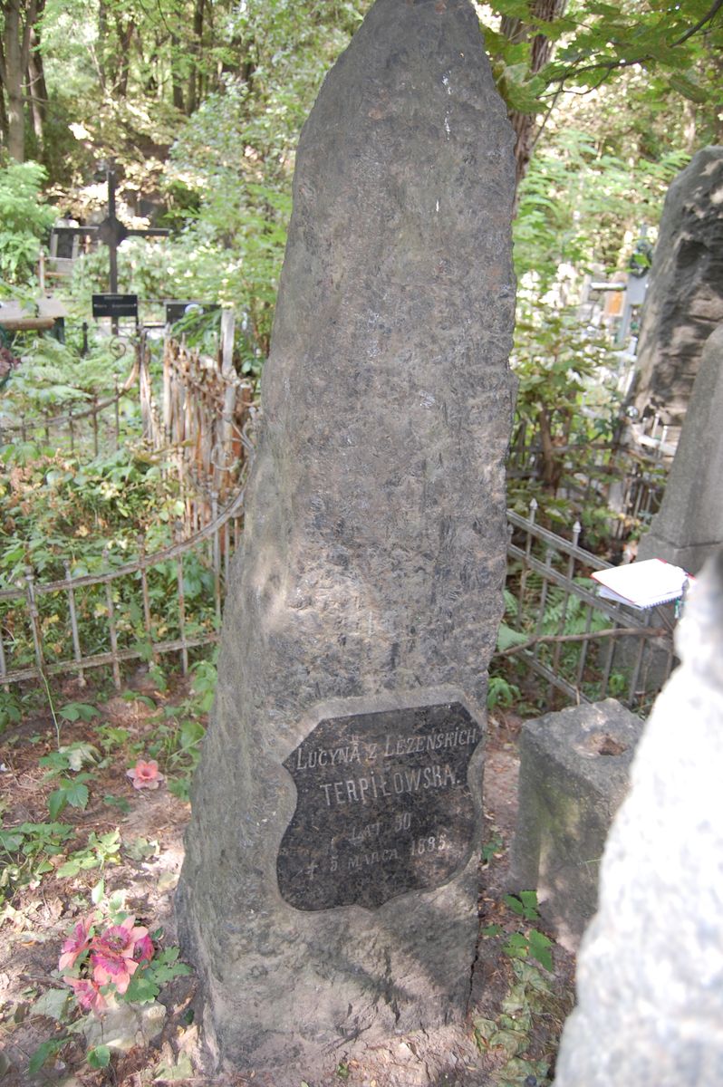 Tombstone of Luyna Terpilovskaya, Baykova cemetery, Kyiv, 2021