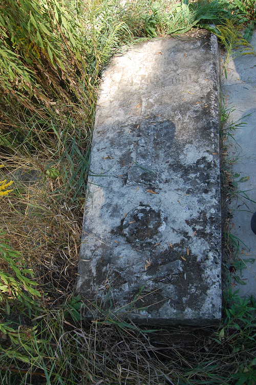 Tombstone of Ga[b]r[i]el G[o]rczynski, Zaleszczyki cemetery, as of 2019.