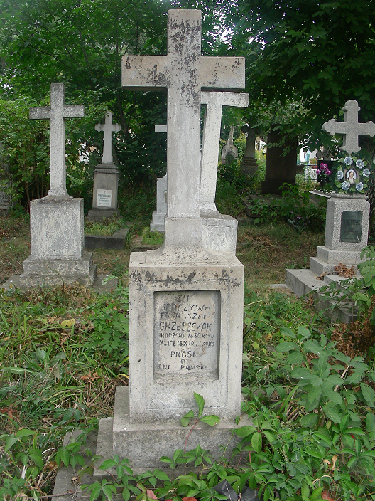 Tombstone of Franciszek Grzeszczak, Zaleszczyki cemetery, as of 2019.