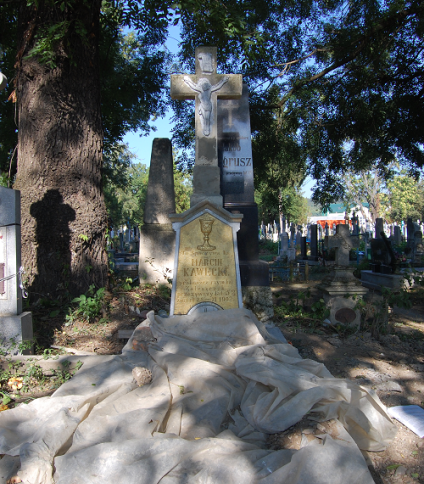 Nagrobek Marcina Kaweckiego, cmentarz w Zaleszczykach, stan z 2019 r.