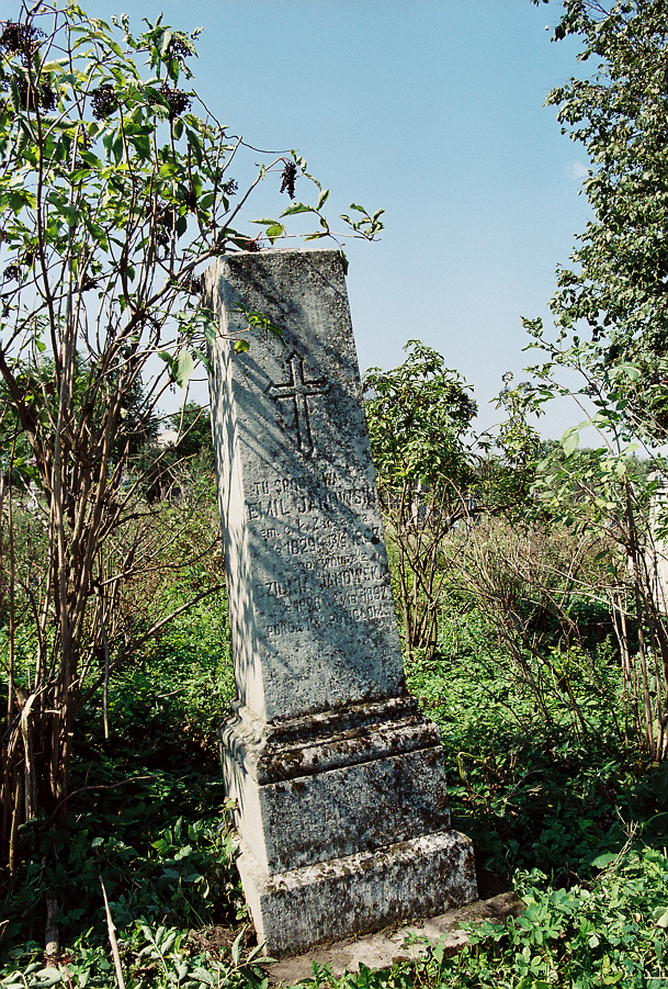 Tombstone of Emil Janowski and Dziuna Janowska, cemetery in Skala nad Zbruczem, as of 2004.