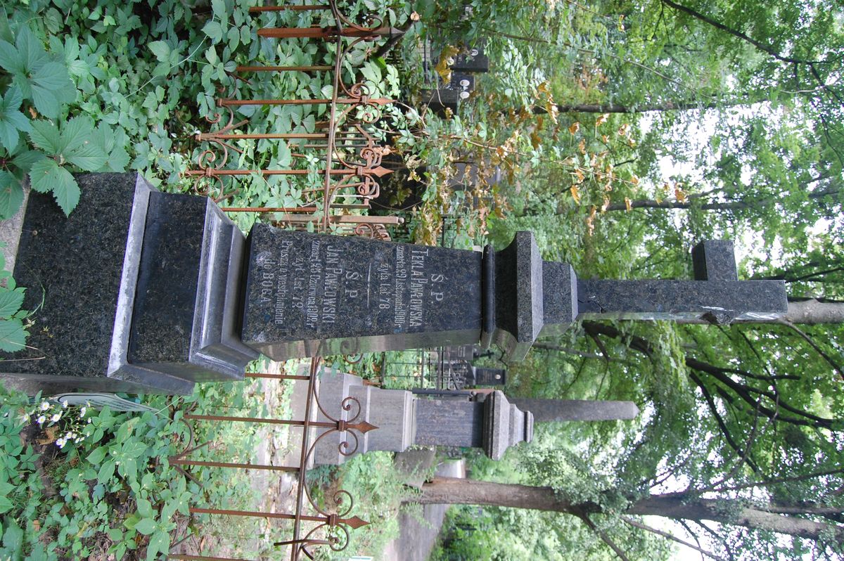 Nagrobek Jana i Tekli Pawłowskich, cmentarz Bajkowa w Kijowie, stan z 2021