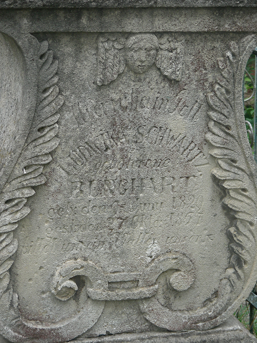 Tombstone of Ludwika Schwartz, Zaleszczyki cemetery, as of 2019.