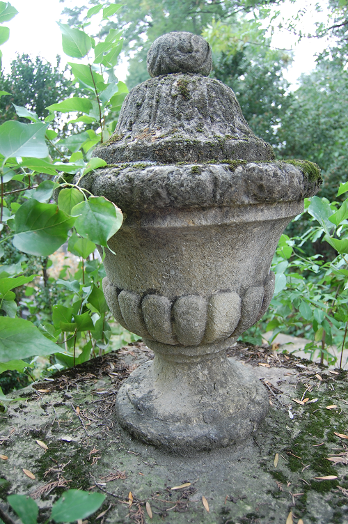 Tombstone of Maria [...], Zaleszczyki cemetery, as of 2019.