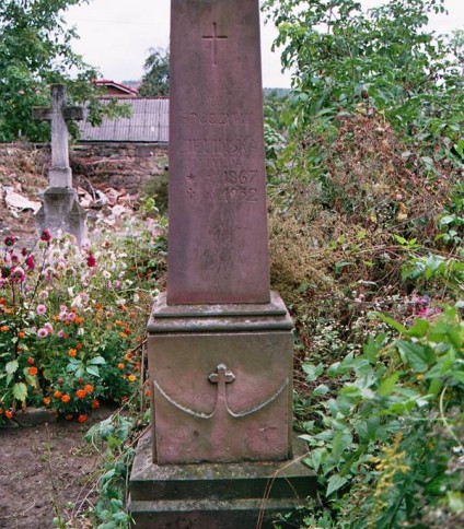 Nagrobek Matyldy Zielińskiej, cmentarz w Zaleszczykach, stan z 2005