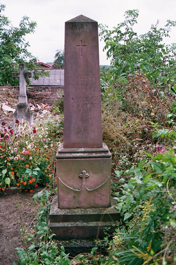Tombstone of Matilda Zielinska, cemetery in Zaleszczyki, state from 2005