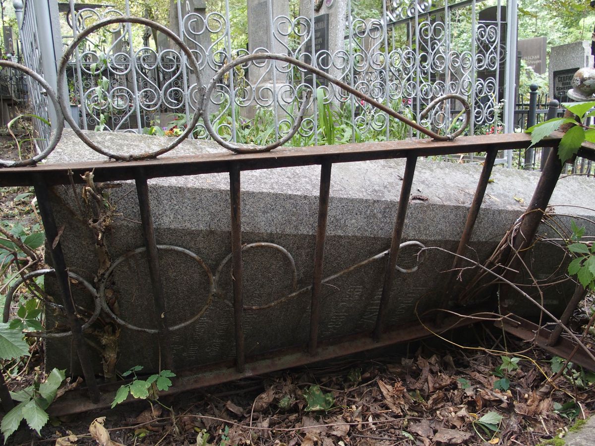 Nagrobek Anny Saryusz-Zaleskiej, cmentarz Bajkowa w Kijowie, stan z 2021