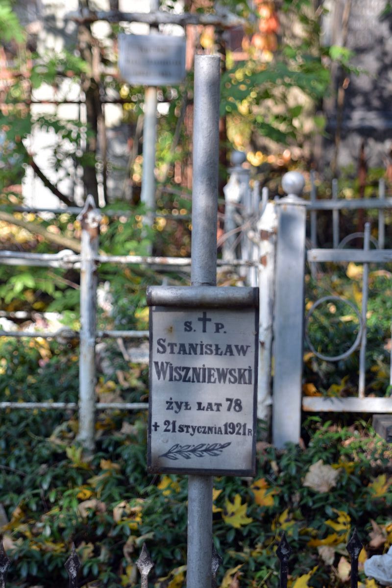 Tablica z nagrobka Marii i Stanisława Wiszniewskich, cmentarz Bajkowa w Kijowie, stan z 2021
