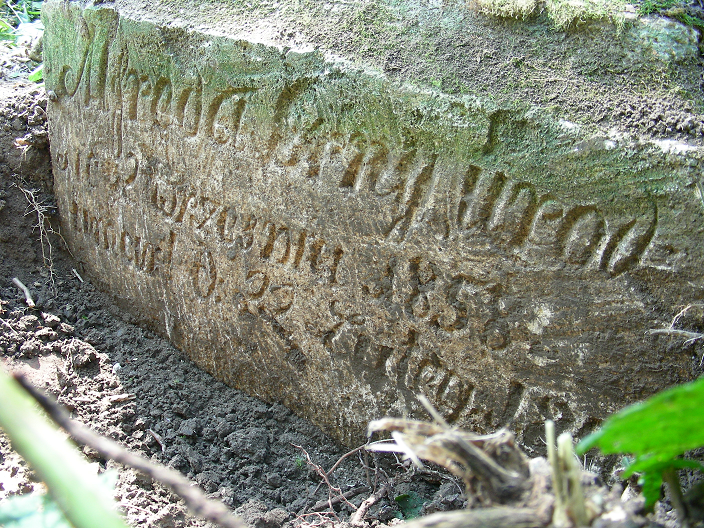 Tombstone of Alfred [B]rny, Zaleszczyki cemetery, as of 2019.