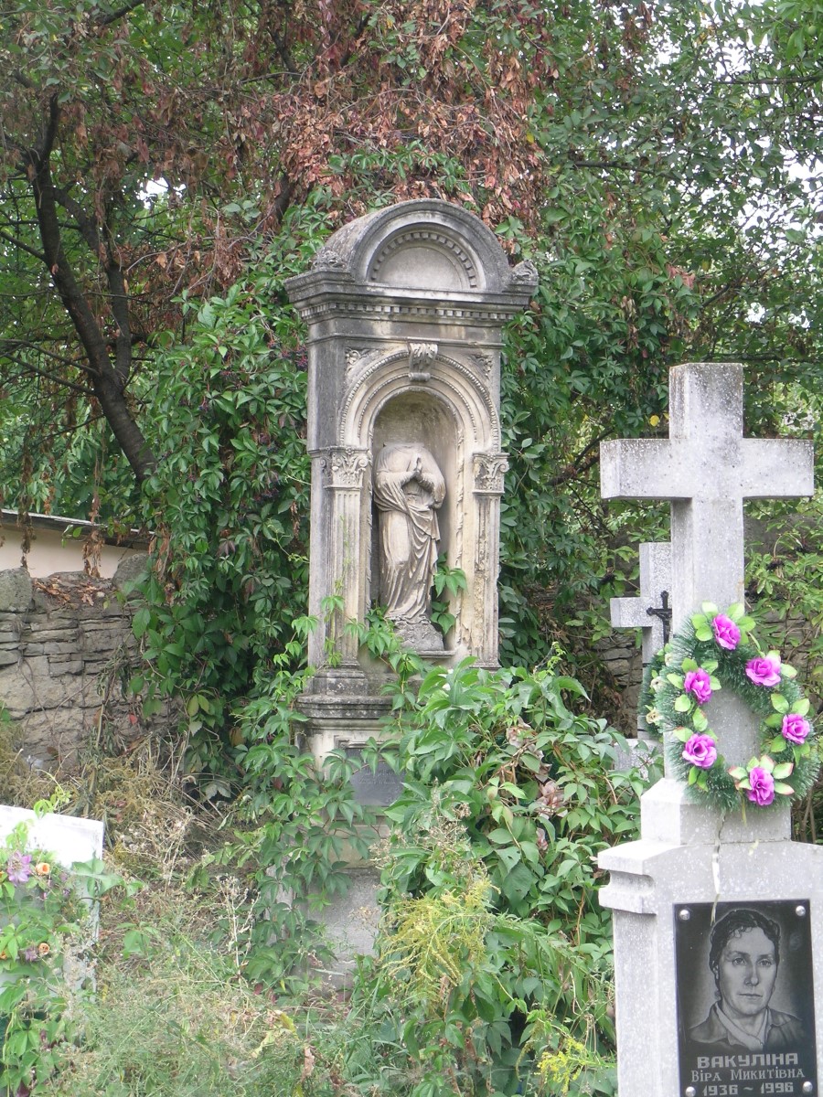 Nagrobek Maksymiliana Brodackiego, cmentarz w Zaleszczykach, stan z 2019 r.