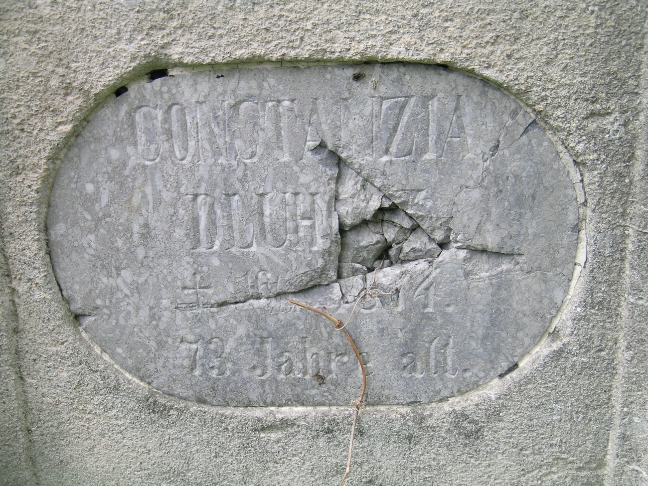 Tombstone of Konstanzia Dluh[...], Zaleszczyki cemetery, as of 2019.