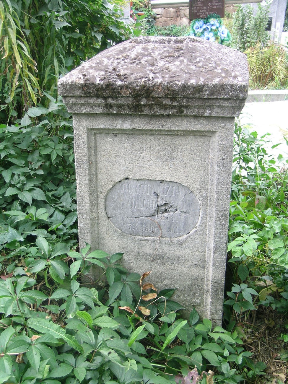 Tombstone of Konstanzia Dluh[...], Zaleszczyki cemetery, as of 2019.