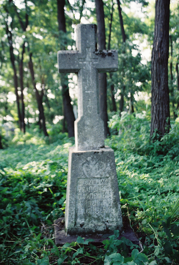 Nagrobek Franciszka Gawińskiego, cmentarz w Muszkatówce, stan z 2004 r.