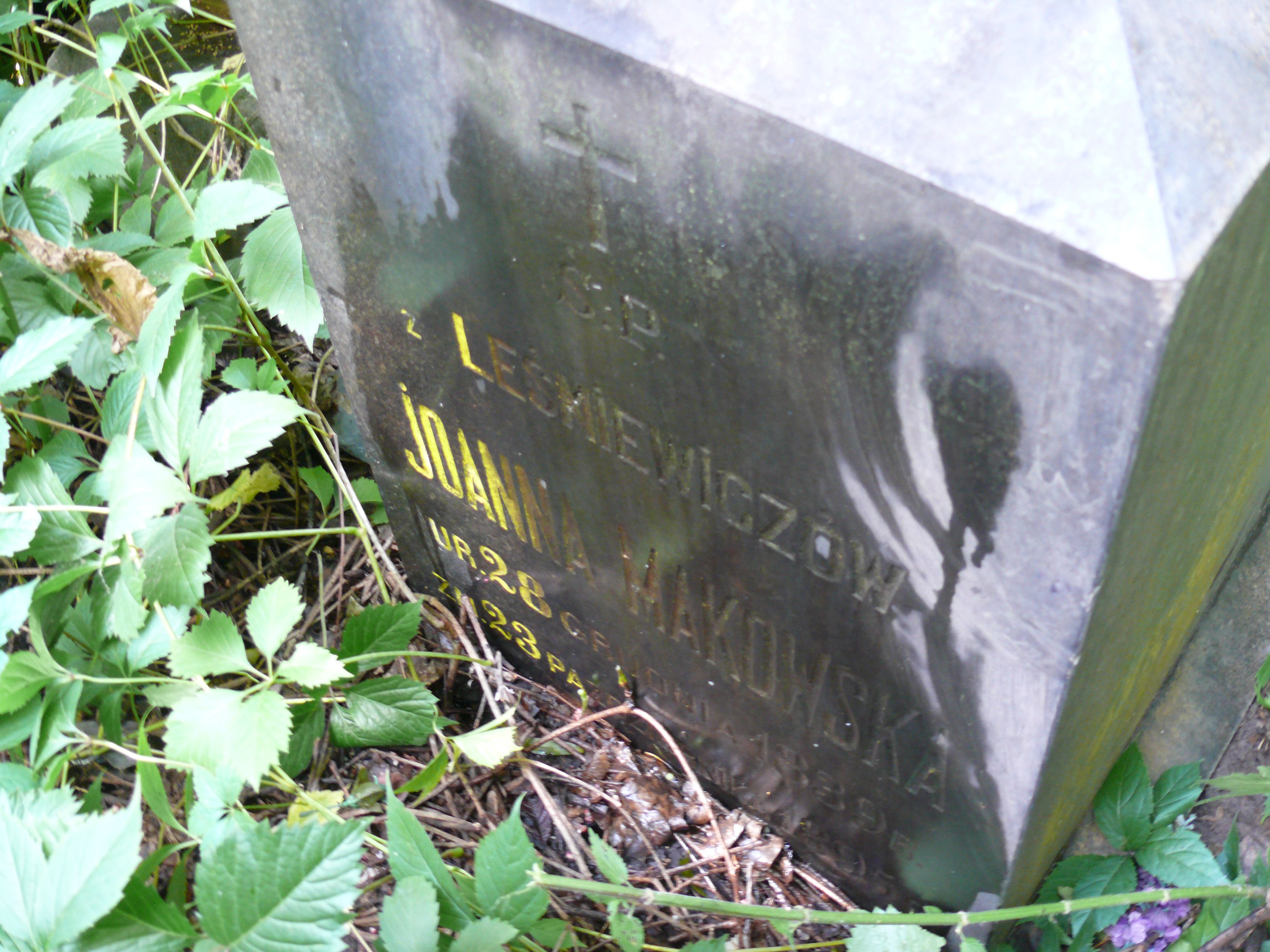 Fragment nagrobka Joanny Makowskiej, cmentarz Bajkowa w Kijowie, stan z 2021