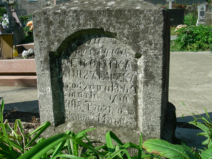 Tombstone of Veronika Januszewska, Zaleszczyki cemetery, as of 2019.