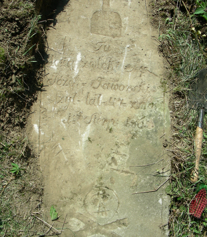 Nagrobek Józefa Jaworskiego, cmentarz w Zaleszczykach, stan z 2019 r.