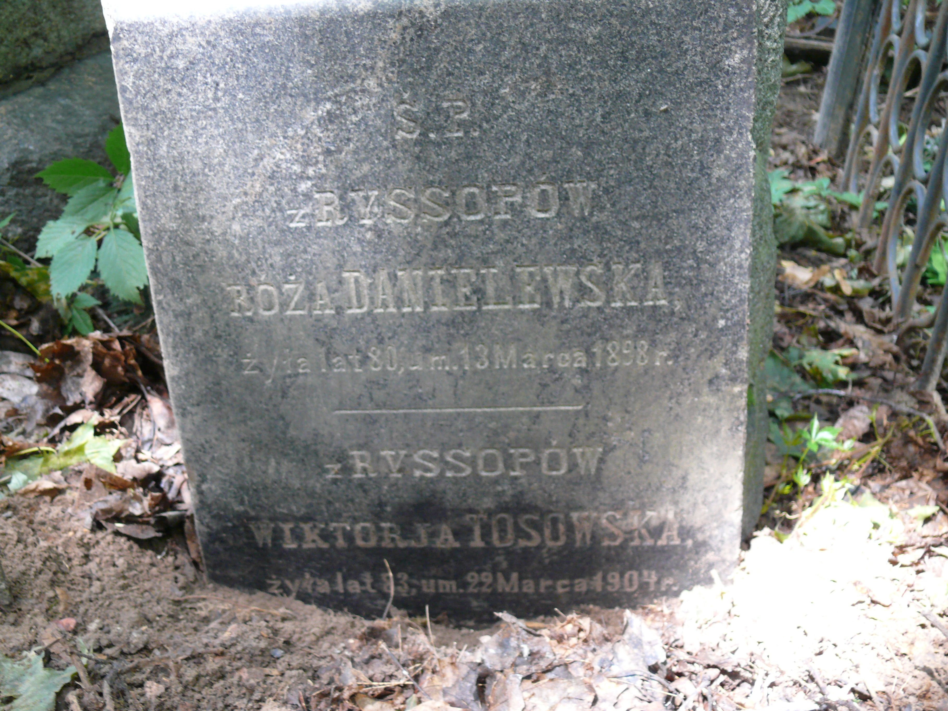 Fragment of the gravestone of Róża Danielewska and Viktoria Tosovska, Baikalkova cemetery, Kyiv, as of 2021