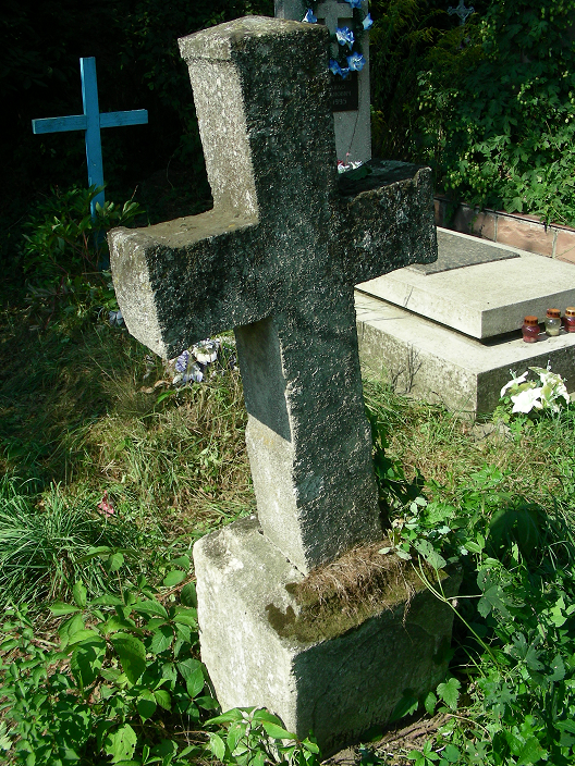 Nagrobek  Weroniki Kurkowskiej, cmentarz w Zaleszczykach, stan z 2019 r.