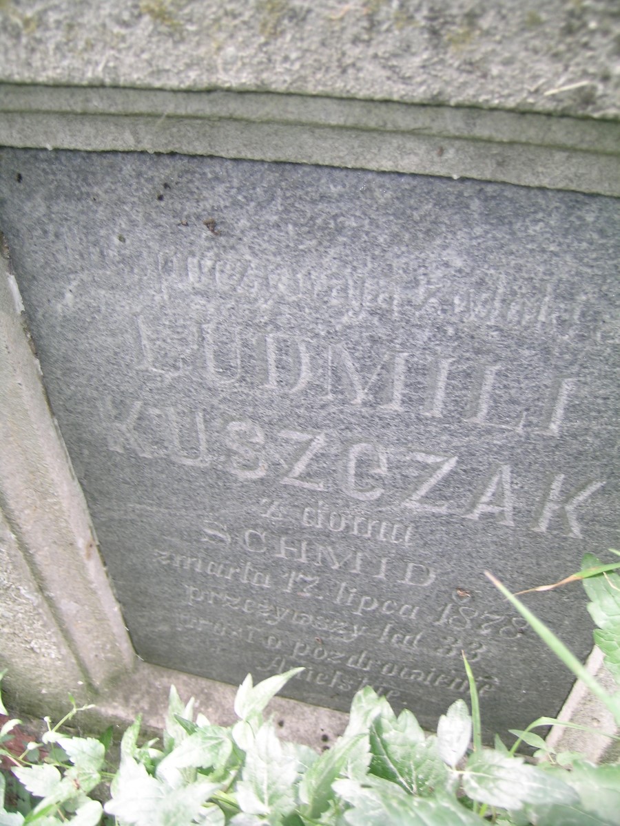 Tombstone of Ludmila Kuszczak, Zaleszczyki cemetery, as of 2019.