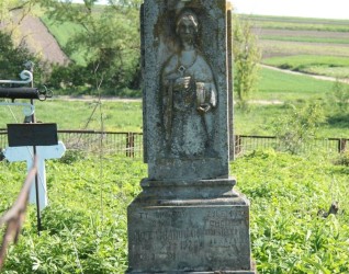 Nagrobek Piotra Hanulaka, cmentarz w Bajkowcach