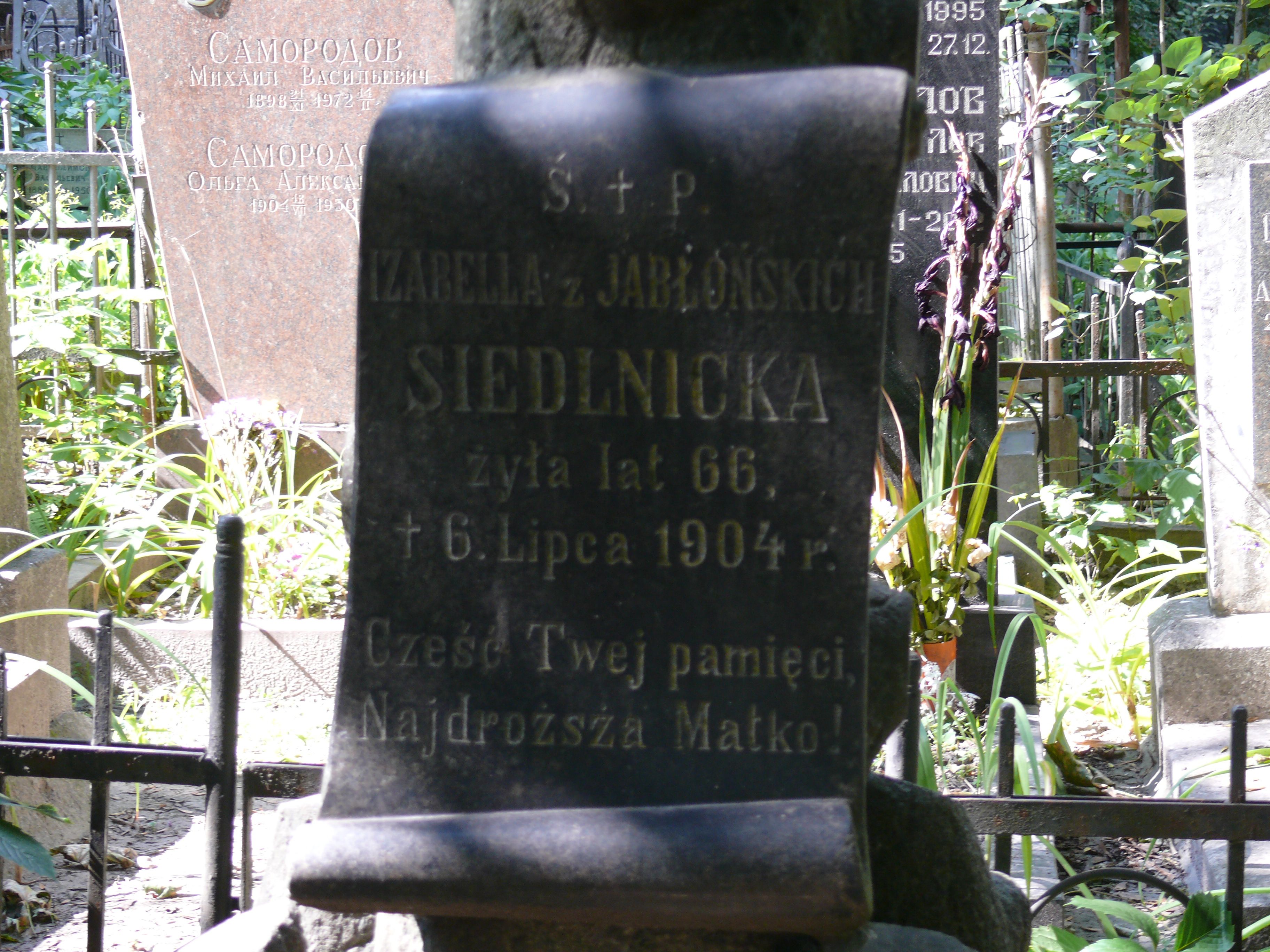 Fragment with inscription of the gravestone of Izabella Siedlnitskaya, Bajkova cemetery in Kiev, as of 2021
