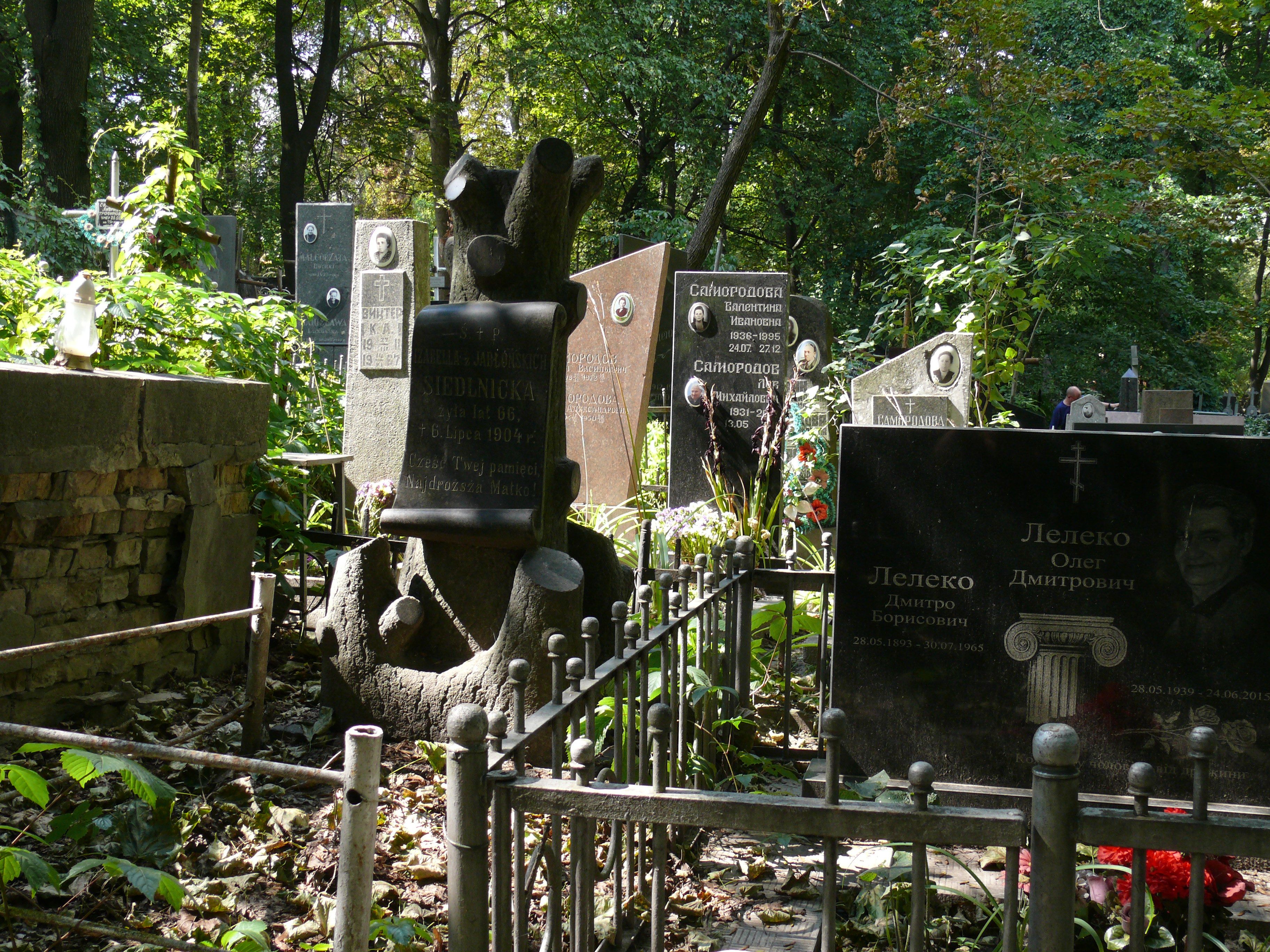 Tombstone of Izabella Siedlnitskaya, Baikal cemetery, Kyiv, as of 2021