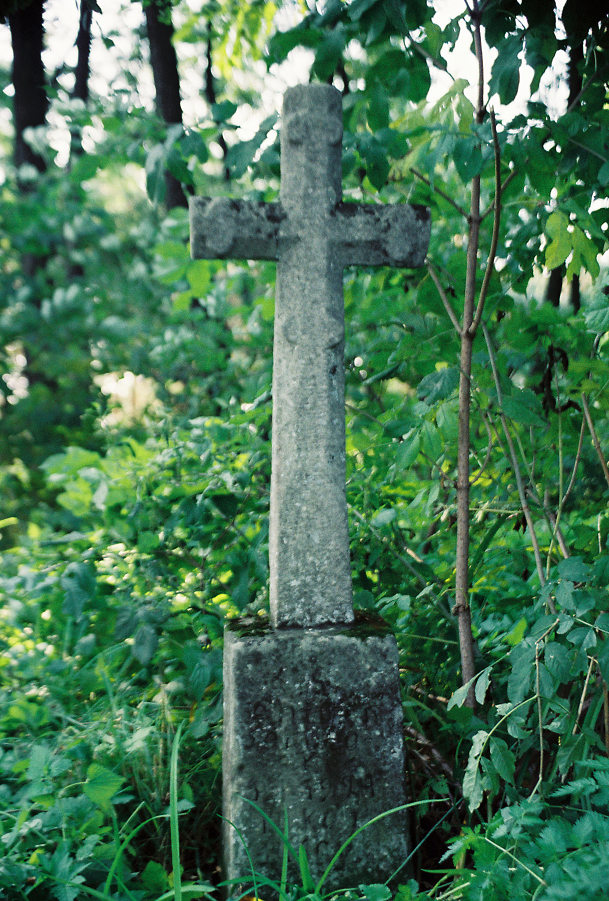 Tombstone of Antoni Sarotowski, cemetery in Muszkatówka, as of 2004.