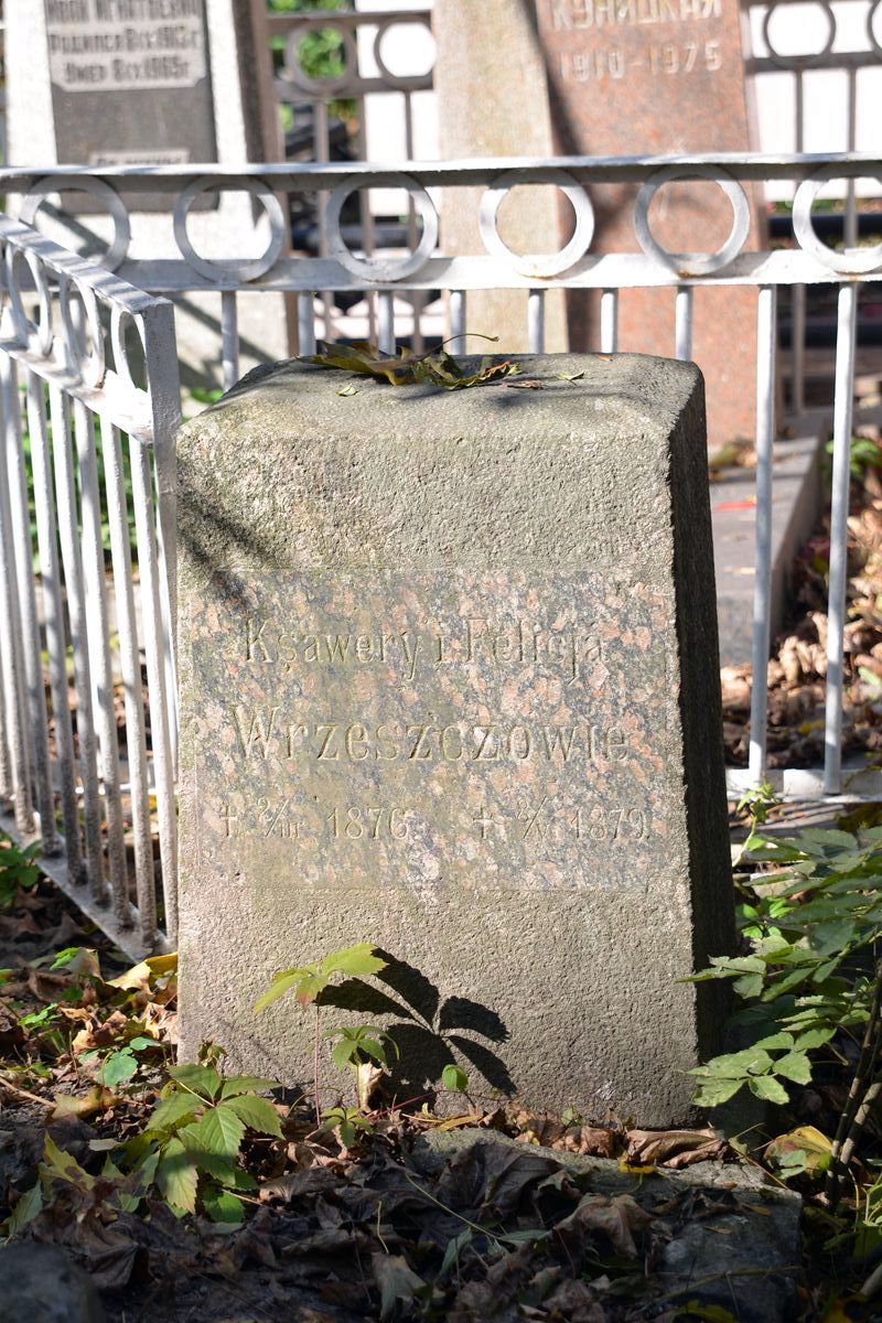 Tombstone of Xavier and Felicia Vrzeszh, Baykova cemetery, Kyiv, 2021