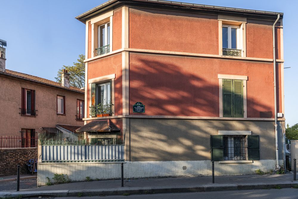 Fotografia przedstawiająca Professor Józef Babinski townhouse and street in Paris