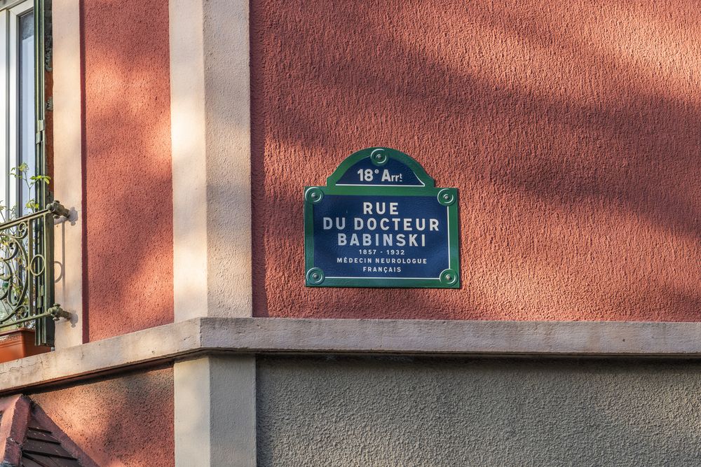 Fotografia przedstawiająca Professor Józef Babinski townhouse and street in Paris