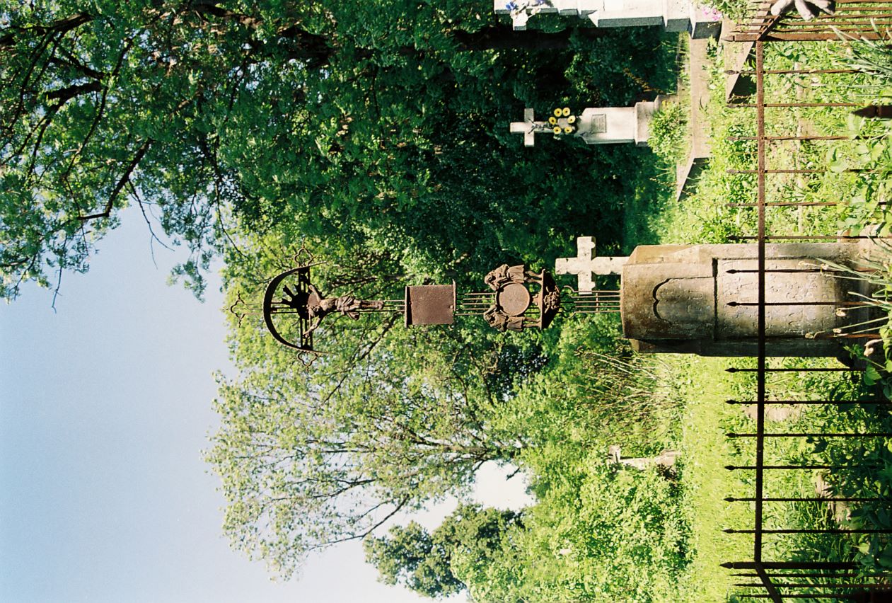 Tombstone of Józefa Hrynko née Demczuk with her child