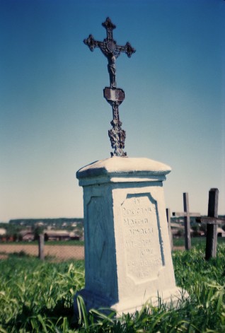 Nagrobek Marcina Karwackiego, cmentarz w Cyganach, 2004