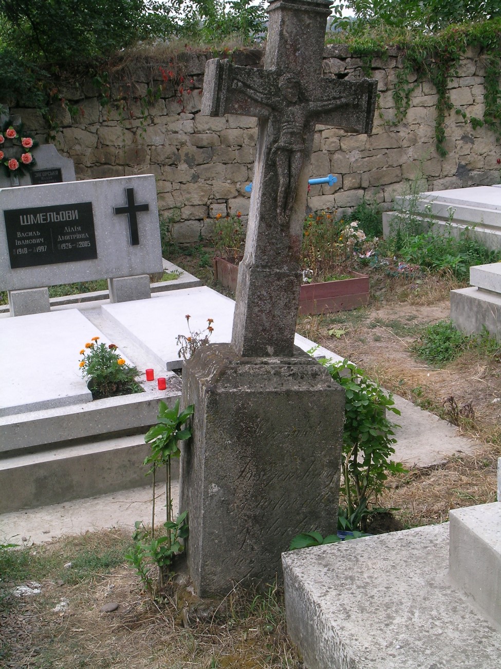 Tombstone of Joseph Papoy, Zaleszczyki cemetery, as of 2019.
