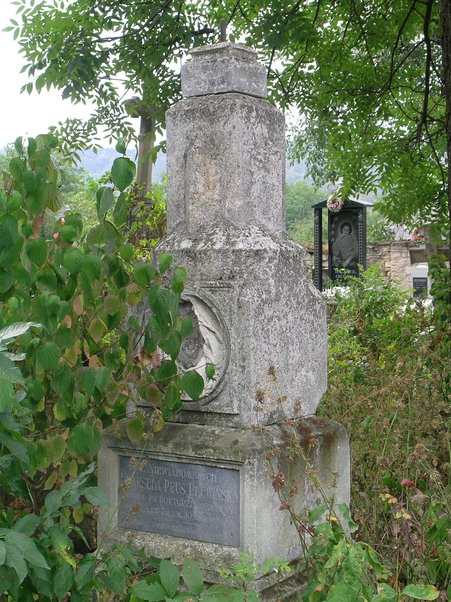 Tombstone of Praksedla Prus Plewynska, Zaleszczyki cemetery, as of 2019.