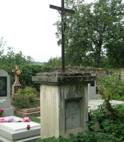 Nagrobek Edmunda i Wilhelmine Schmid, cmentarz w Zaleszczykach, stan z 2019 r.