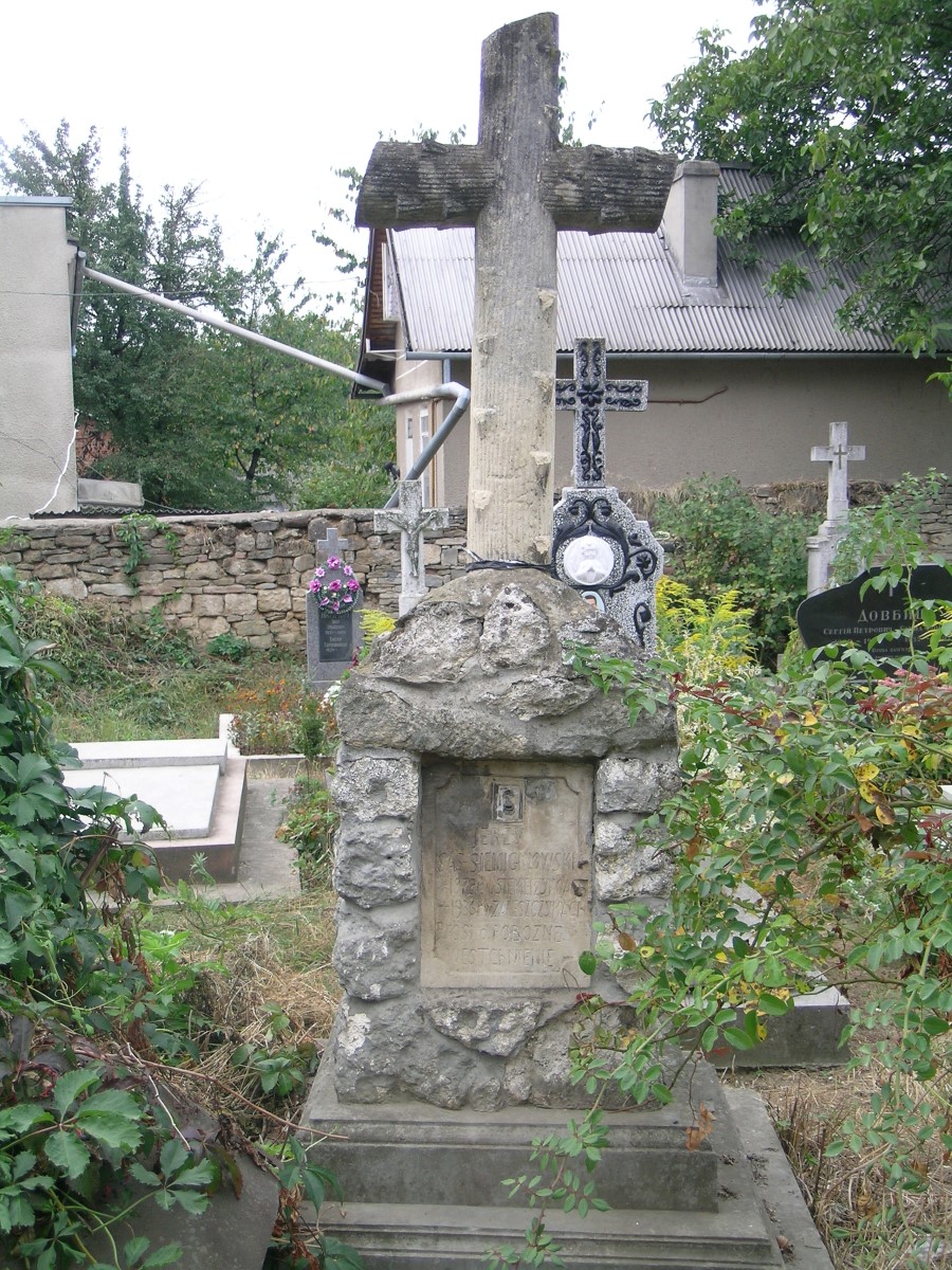 Nagrobek  Jerzego Sasa Siemiginowskiego, cmentarz w Zaleszczykach, stan z 2019 r.
